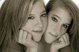 The twins grew up with a younger brother and a younger sister. Abby Brittany Hensel The Famous Conjoined Twins Where Are They Now