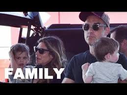 Robbie williams sing when you're winning kids. Robbie Williams Family Photos Parents Sister Wife Son Daughter 2018 Youtube Robbie Williams Dwayne Johnson Family Robbie Williams Kids