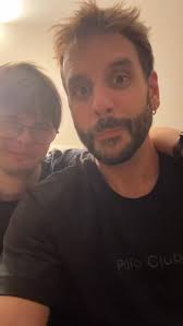 Amigos…. canto en Netflix. Espero que os guste, esto es algo que en  ocasiones hago, desde hace un par de años. Película “In your dreams”.  Gracias a un fantástico David Suárez que