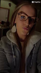 Elizabeth Rasmussen's Instagram, Twitter & Facebook