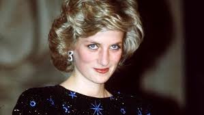 Quién diseñó el vestido de la princesa Diana que se vendió en una cifra  récord