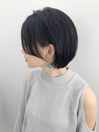 女性らしさたっぷりのショートヘア スッキリした襟足 トップの丸み耳かけ女性らしさを引き出したスタイル 少し長めのショートは挑戦しやすいですよっ 最近バッサリショートにされる方が多くカウンセリング