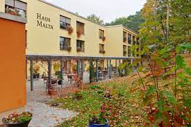 Haus builders group, llc is a group of dedicated and skilled independent builders, committed to integrity and quality. Seniorenheim Haus Malta Malteser Krankenhaus