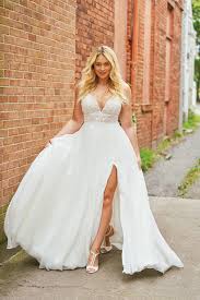 91 Amazing Best Wedding Dress Shops For Curvy Brides Bestweddingcakeflavorbinations Bestwedding In 2020 Plus Wedding Dresses Wedding Dresses Plus Size Wedding Gowns
