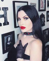 995 Likes 19 Comments Harper Leigh Harperleighhollywood On Instagram Jurassic Harp Choker From Lexusamanda Lipstick Is Red Velvet By Kyliecosmetics