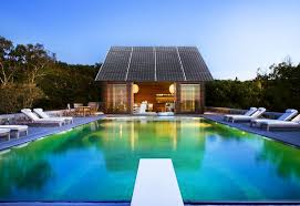 Pool House Solaire Box Pouvant Alimenter Votre Piscine Grace A La Production D Electricite Solaire P Maison Piscine Moderne Plan De Maison Avec Piscine Piscine