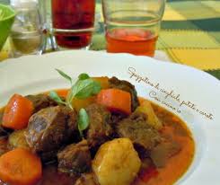 Spezzatino di tacchino con patate pronto in 30 minuti totali! Spezzatino Di Cinghiale Patate E Carote Con Pentola A Pressione Pasti Italiani Spezzatino Cibo Etnico