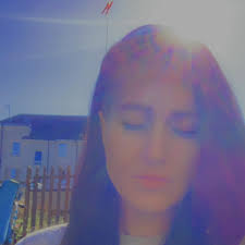 Thank you so much to @residentalien and @netflix for having me. 👽 It was  really a fun experience with such a welcoming, relaxed cast and crew! Check  me out next season in