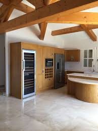 Cuisine Chene Sur Mesure Ilot Rond Cave A Vin Ateliers Poivre D Ane Cuisine Sur Mesure Cuisine Chene Cuisine