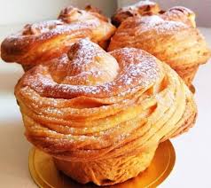 Cruffin Mi Croissant Mi Muffin La Recette Complete Culture Crunch Pate A Croissant Gateaux Et Desserts Moule Muffin