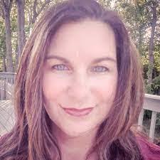 Elaina Russell's Instagram, Twitter & Facebook