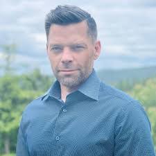 Darren Ayers's Instagram, Twitter & Facebook