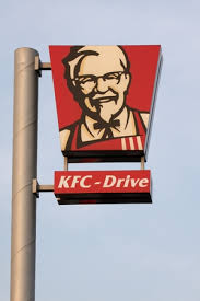Watch kfc logo history now on evologo, evolution of logo by mcrizzwan! Koln Deutschland 31 Juli 2015 Kfc Logo Am Himmel Kfc Ist Eine Fast Food Restaurant Kette Die Sich Auf Gebratenes Huhn Spezialisiert Hat Und Ihren Hauptsitz In Louisville Kentucky In Den Usa Hat Lizenzfreie Fotos