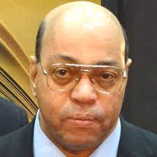 تلقيت ببالغ الحزن والأسى نبأ وفاة الدكتور شاكر عبد الحميد، وكان الدكتور وزيرا للثقافة فى ظروف صعبة. ÙƒØªØ¨ Ø´Ø§ÙƒØ± Ø¹Ø¨Ø¯ Ø§Ù„Ø­Ù…ÙŠØ¯ Ø£Ø¨Ø¬Ø¯