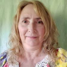 What are some recommendations for overnight accommodations near the Bear  Rocks trailhead?