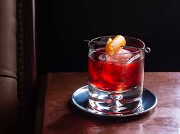 How To Make The Perfect Negroni At Home According To The Violet Hour Italian Cocktails Cocktail Recipes Spicy Drinks