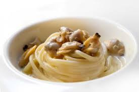 Spaghetti con scampi e pomodorini ricetta veloce e facile. Ricetta Spaghetti Alle Vongole Di Antonino Cannavacciuolo