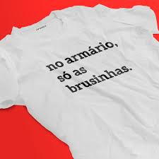 Camisas Para Dar De Presente Para Namorado Camiseta Com Frase No Armario So As Brusinhas Frases Para Camisetas Camisas Com Frases Estampas De Blusas