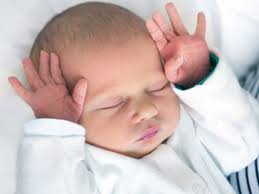 Diminution de la capacité de concentration, fatigue et somnolence au cours de la journée, mauvaise humeur ou. Quelle Solutions Bebe 1 Mois Et Demi Sommeil Nos Solutions Apprenez Tout Sur Le Sommeil De Bebe Pourquoi Ne Dort Il Pas Bien