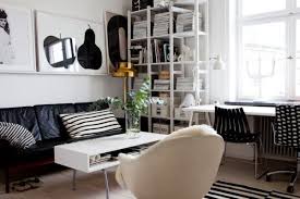 Beautiful Black And White Decor In A Small Apartment