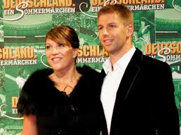 Miami man's scathing review of british beach has viewers in stitches. Gekaufte Spielerfrauen Thomas Hitzlsperger Spricht Klartext