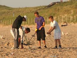 These items range from old coins to gold nuggets and metal trinkets, and they are commonly found at beaches and historic sites. How Metal Detectors Work