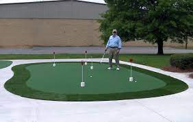 Most contractors will charge between $18 and $25 per square foot to turn your lawn into a golfing paradise. 19 X 32 5 Hole Pro Backyard Indoor Putting Green W Border Starpro Greens