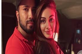 Dancing Diva Shefali Jariwala Mika Singh Collaborate For Remake Of A Nineties Hit Song The Live Nagpur Mika singh releases new song occasionally.