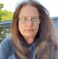 Taylor Swift adds "doctor" in front of her name after receiving an honorary  doctorate of fine arts from New York University.