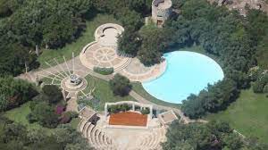 E la stessa storia non potrà tenere conto di. Everyone Knows Villa Certosa But Do You Know How Much Silvio Berlusconi S Residence Is Worth The Figure Is Staggering Curler Ruetir