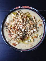 Hoummous Au Zaatar Et Pignons L Etoile Et Le Croissant Hoummous Dips De Legumes Alimentation