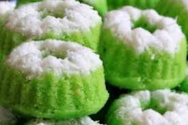 Ngomongin soal jajanan tradisional nih ma sekarang mah gampang banget atuh nyarinya dipasar banyak banget penjual kue tradisional yang menjajakan aneka kue tradisional. Petunjuk Lengkap Cara Membuat Kue Putu Ayu Hijau Resep Masakan Sederhana Indonesia