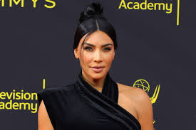 Her hair color made the kardashian sisters look like triplets, especially because kardashian west said on twitter that she loves her sister's brown hair, and other twitter users suggested khloe kardashian ditched her blonde hair to help kim kardashian west promote a new perfume collection. Kim Kardashian Debuts Cold Brew Hair For Fall Photos Allure