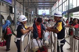 Berapa kilokah berat beban yang boleh dibawa kereta sorong. Ketentuan Barang Bagasi Di Kereta Api Tak Boleh Lebih Dari 20 Kg Halaman All Kompas Com