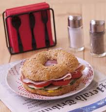 Bagel Aux Tomates Concombre Et Jambon Cru Recette Recettes De Cuisine Alimentation Cuisine De Rue