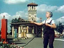 Мне кажется, что этот фильм такой же свежий, лёгкий, красивый и солнечный, как сама весна. Na Poltavshine Projdet Karnaval Koroleva Benzokolonki Poltavskie Novosti Status Quo