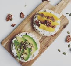 1001 Idees Pour Un Petit Dejeuner Proteine Sain Et Facile A Faire Galette De Riz Galettes De Riz Souffle Petit Dejeuner Proteine