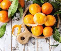 Si tratta in realtà di due specie ben distinte con differenti colori, aromi e gusto, si tratta di clementine (citrus clementina) e mandarino (citrus reticulata) che fanno parte delle famiglie delle rutacee. Differenze Mandarino E Clementina Dal Gusto Ai Valori Nutrizionali