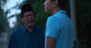 Her two brothers are also more than willing to sacrifice their own future just so their sister could further her studies. Review Movie Bisik Pada Langit Bikin Air Mata Tak Henti Mengalir