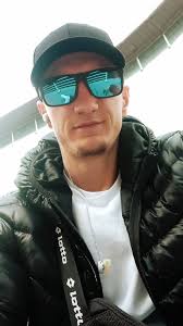 Hello, looking for a genuine partner in Nottingham, Nottinghamshire yet I'm  a 62-year-old single woman wondering about tomorrow.