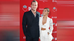 Beşiktaş'ın alman yıldızı loris karius, önceki gün model sevgilisi sophia thomalle ile birlikteydi. Sophia Thomalla Und Loris Karius Turtel Premiere Auf Rotem Teppich B Z Berlin