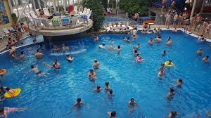 Poți ajunge la paradisul acvatic cu autobuz sau tren. Paradisul Acvatic Sau Ce SÄƒ Faci In BraÈ™ov Cand PlouÄƒ