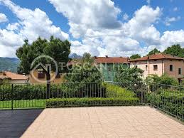 La costruzione principale risale agli anni '70, si sviluppa su tre piani per una altezza massima di 9. Case In Vendita A Barga Tuscan Homes Agenzia Immobiliare