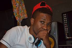 Uhondo #LeoBurudani "UZEMBE WA WASANII NDIO UNAOTURUDISHA NYUMA," TK2  Wasanii wengi hawapati faida ya mziki kwa sababu ya uvivu walio nao katika  kusukuma kazi zao. Haya ni kwa mujibu ya mtayarishaji wa