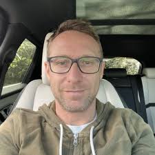 Counsellor Aron Bell