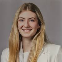 Elsa Holmes's Instagram, Twitter & Facebook