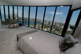Ya hay tantas informaciones que no me creo ninguna hasta que no hable messi, parece que a todos los periodistas les están filtrando la misma información y cada dia cambia, ya no son fiables. Lionel Messi S Luxury 7 25m Miami Apartment In Porsche Design Tower Even Has Car Lift Daily Star
