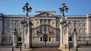 But due to the wrong type of mulberry bush, he was unable to successfully produce any silk. Buckingham Palace Historischer Schauplatz Historisches Gebaude Visitlondon Com