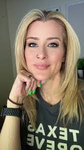 Heather Blocher's Instagram, Twitter & Facebook