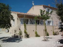 La catégorie location de vacances est notre catégorie dédiée aux locations saisonnières parmi lesquelles on retrouve des. Location Villa Dans Un Parc A Saumane De Vaucluse Iha 37366